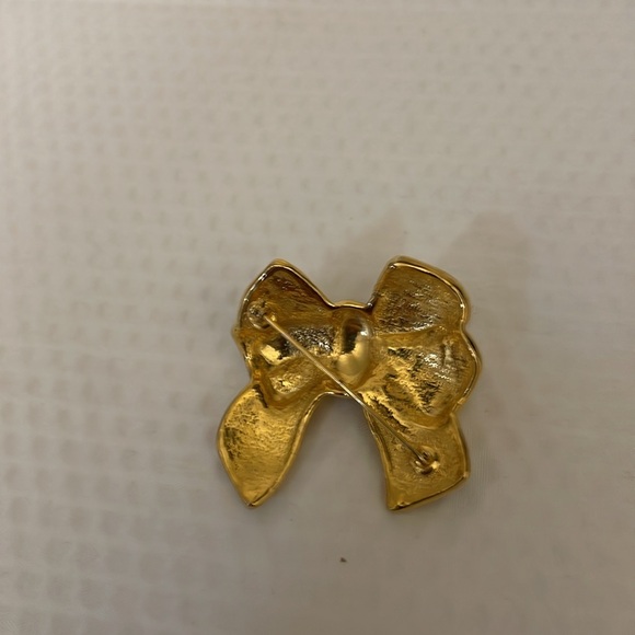 Vintage Gold Tone  Rhinestone Bow Brooch - Picture 5 of 6
